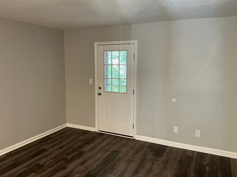 1005 Piney Woods Rd — Photo 4