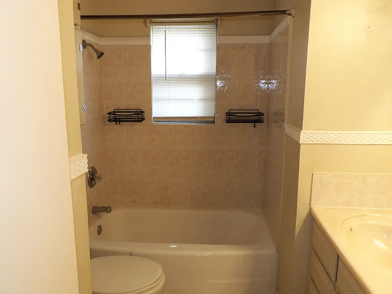4611 NW Santa Fe Ave — Photo 7