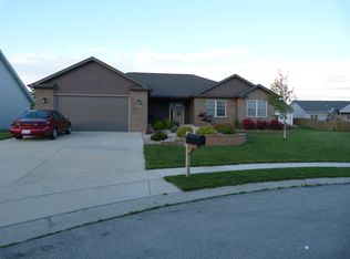 498 Wake Ct, Chatham, IL 62629
