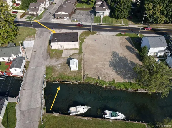 2204 Saint Clair River Dr, Algonac, MI 48001