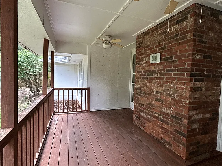 1826 N Glenbrook Pl — Photo 2