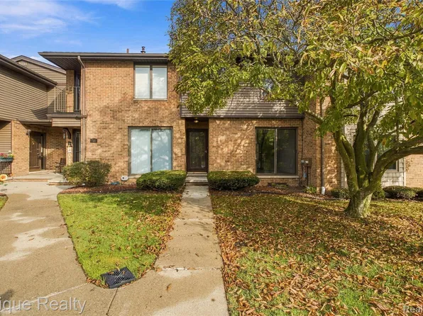 2500 River Rd APT 45, Marysville, MI 48040