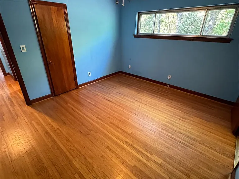 1501 Akins Dr — Photo 12