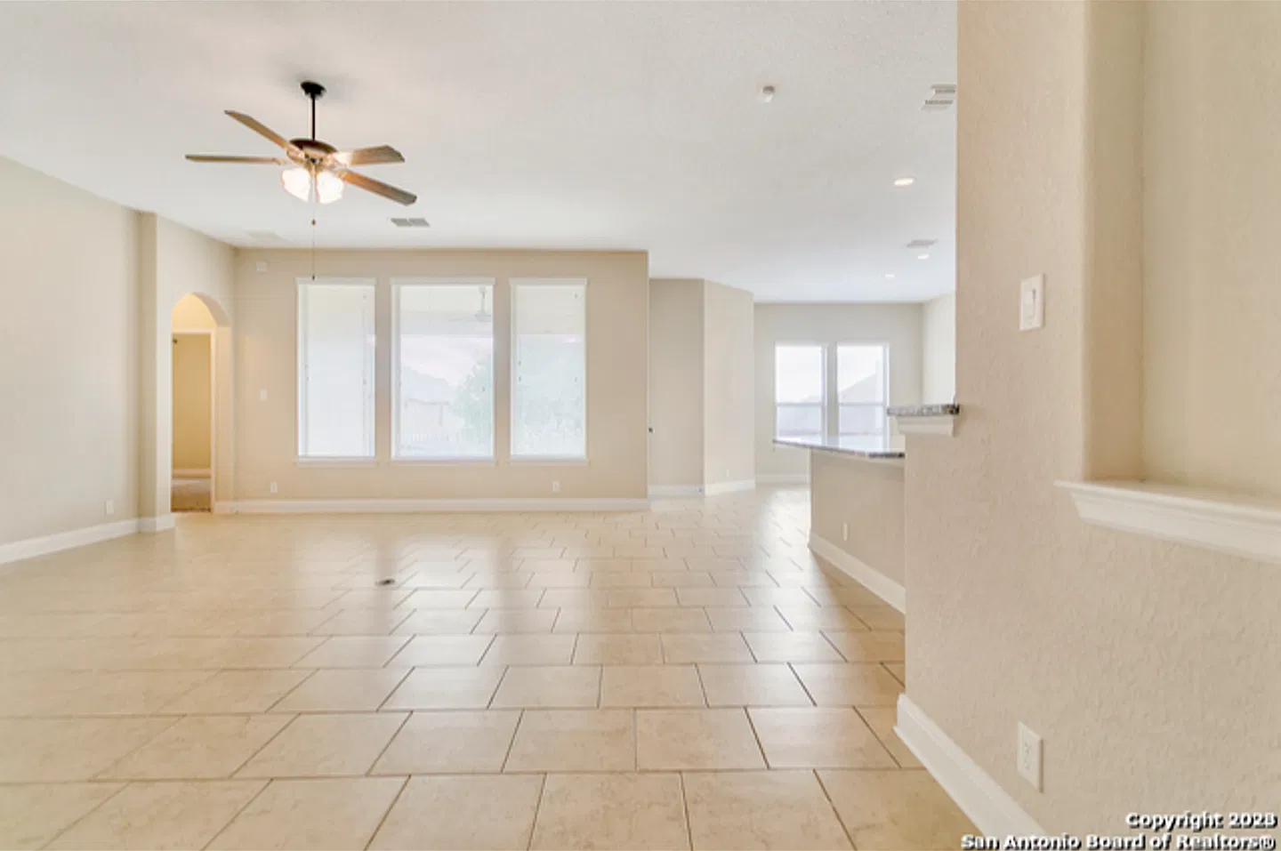 4 Bedrooms, 4 Bathrooms Located In Wortham Oaks Subdivision — Photo 4