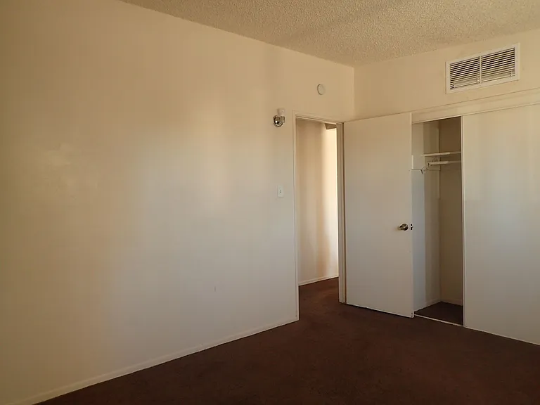 246 Kasmir St — Photo 6