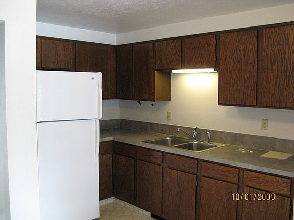 3rd image of 675 Garfield St