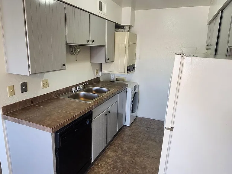 810 S Kolb Rd #3 — Photo 8