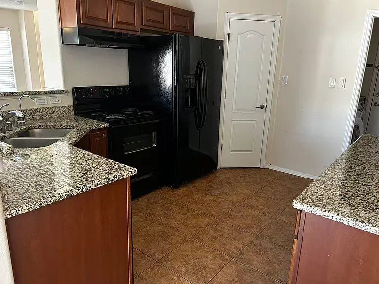 10916 Fort Point Ln NE — Photo 22