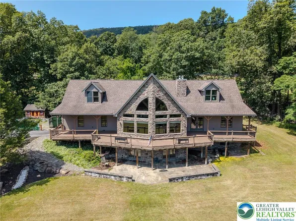 2602 W Bangor Rd, Bangor, PA 18013