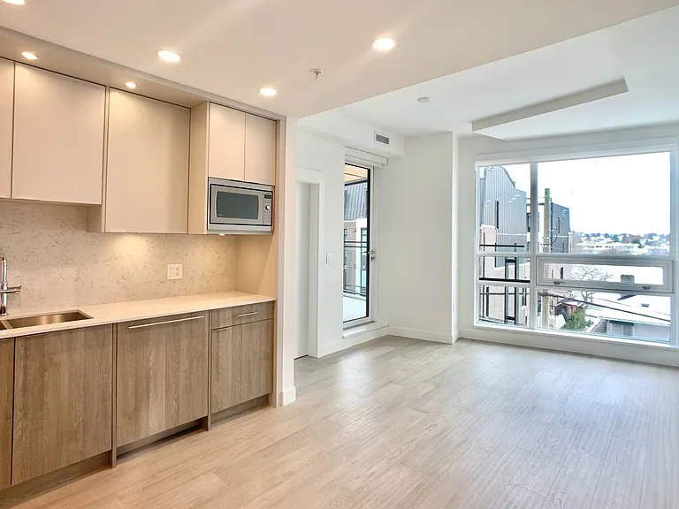 7638 Cambie St #308 — Photo 1