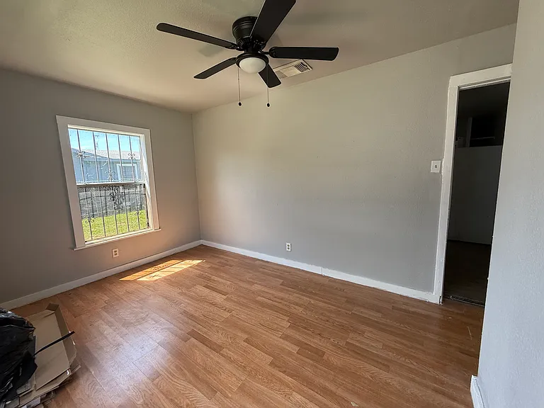 1502 Thompson Pl #B — Photo 6