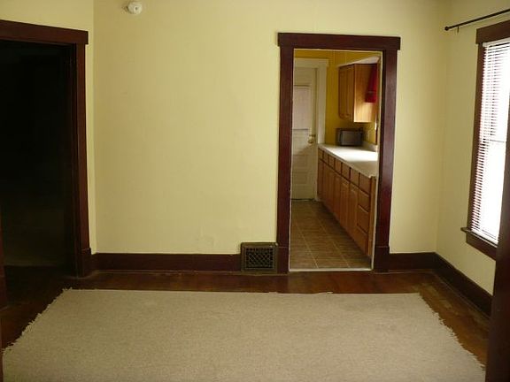 3rd image of 144 Custer Ave APT 3
