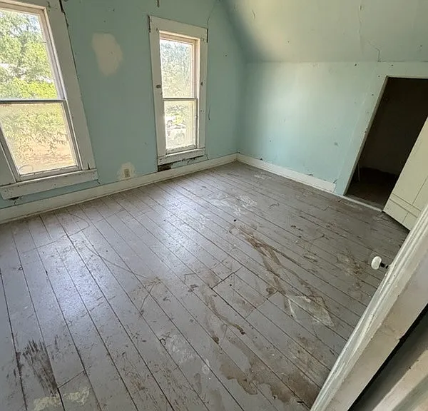 321 N Cypress St — Photo 9