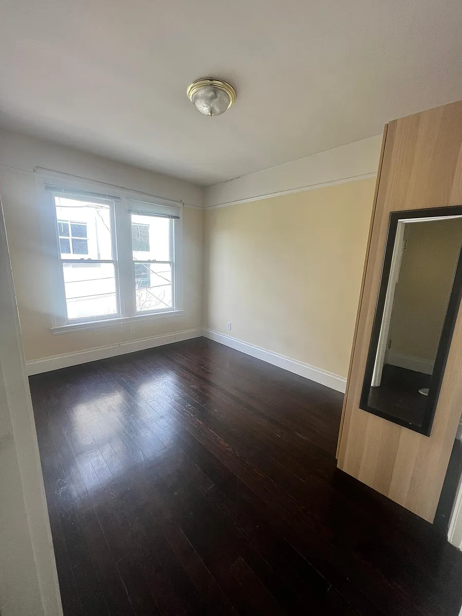 Building Photo - 309 Linden St