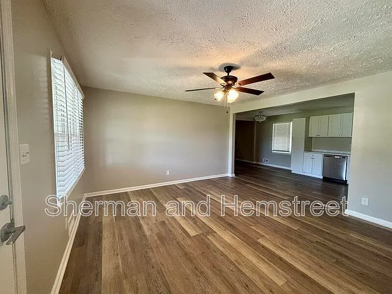 216 Weldon Rd — Photo 3