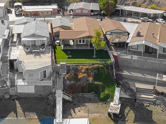 5th image of 484 E Riverfront Dr