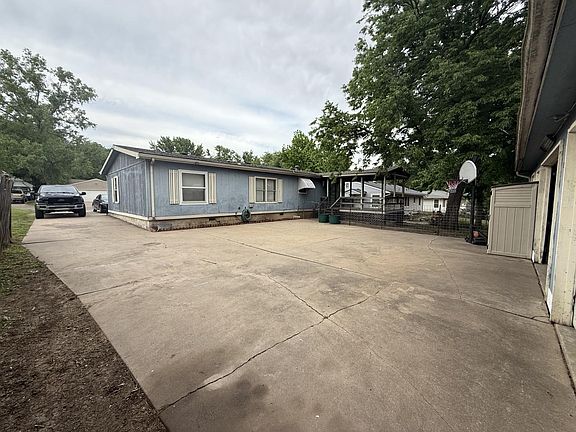3rd image of 1509 W Ash Ave