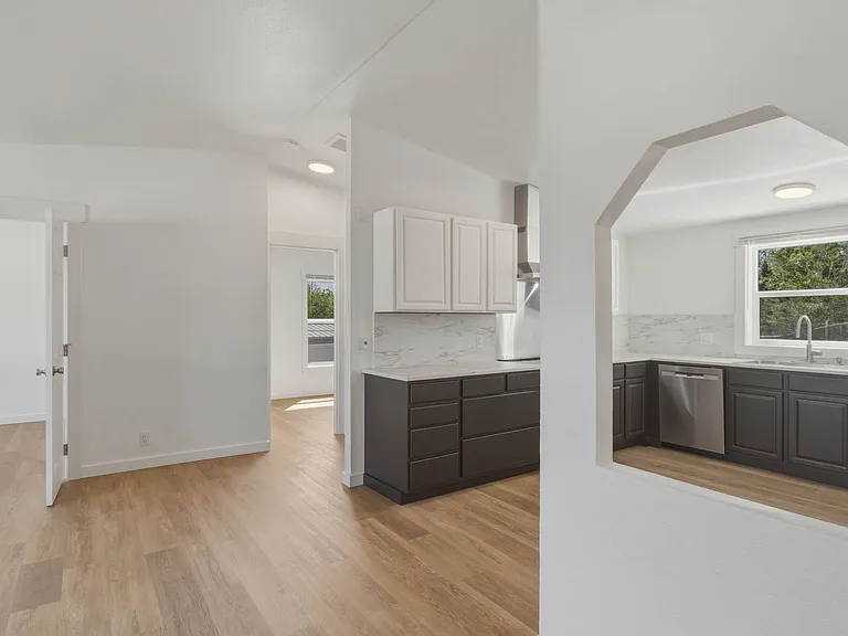 2474 Lemaister Ave — Photo 10