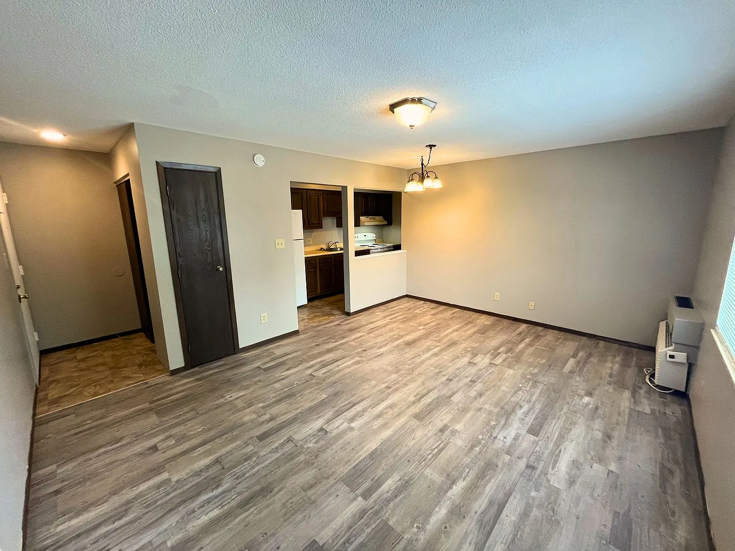 York Villa Apartments — Photo 2