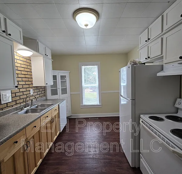 322 N Park Ave — Photo 10