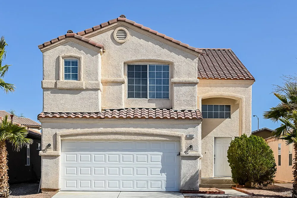 3 bed, 2.5 bath, 2012 sqft, $2,330 — Photo 1