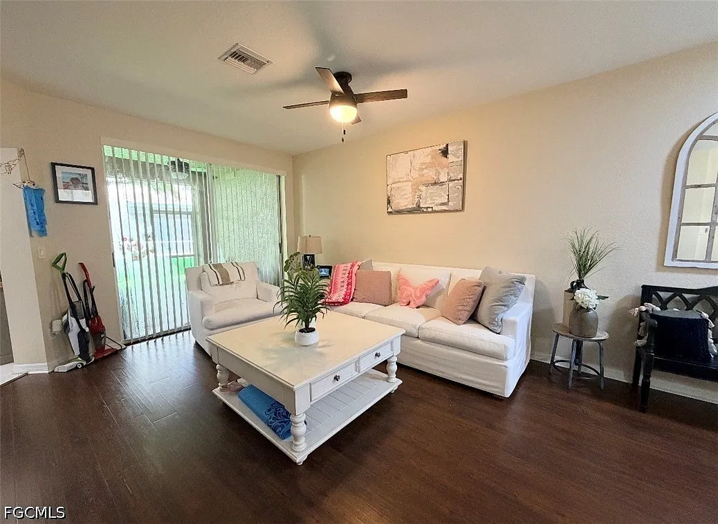 3 bed, 2.5 bath, 1711 sqft, $2,200 — Photo 3