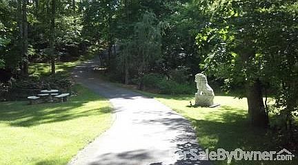 500 Ft. paved driveway - no maintenance!