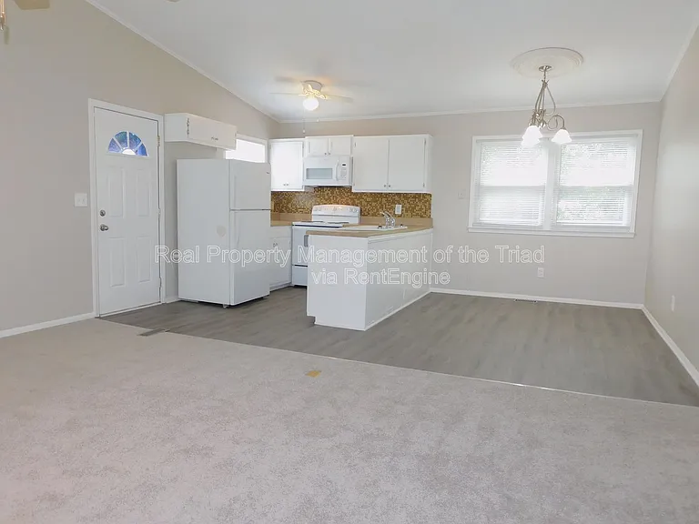 911 Tipperary Dr — Photo 3