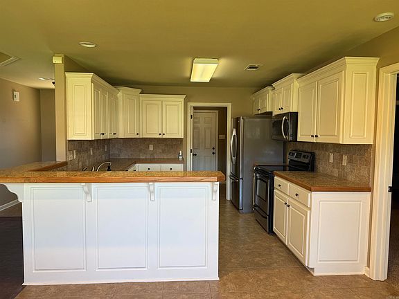 4th image of 23 Trinity Dr