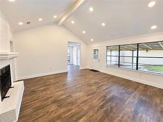 4 bed, 2.0 bath, 2059 sqft, $2,300 — Photo 4