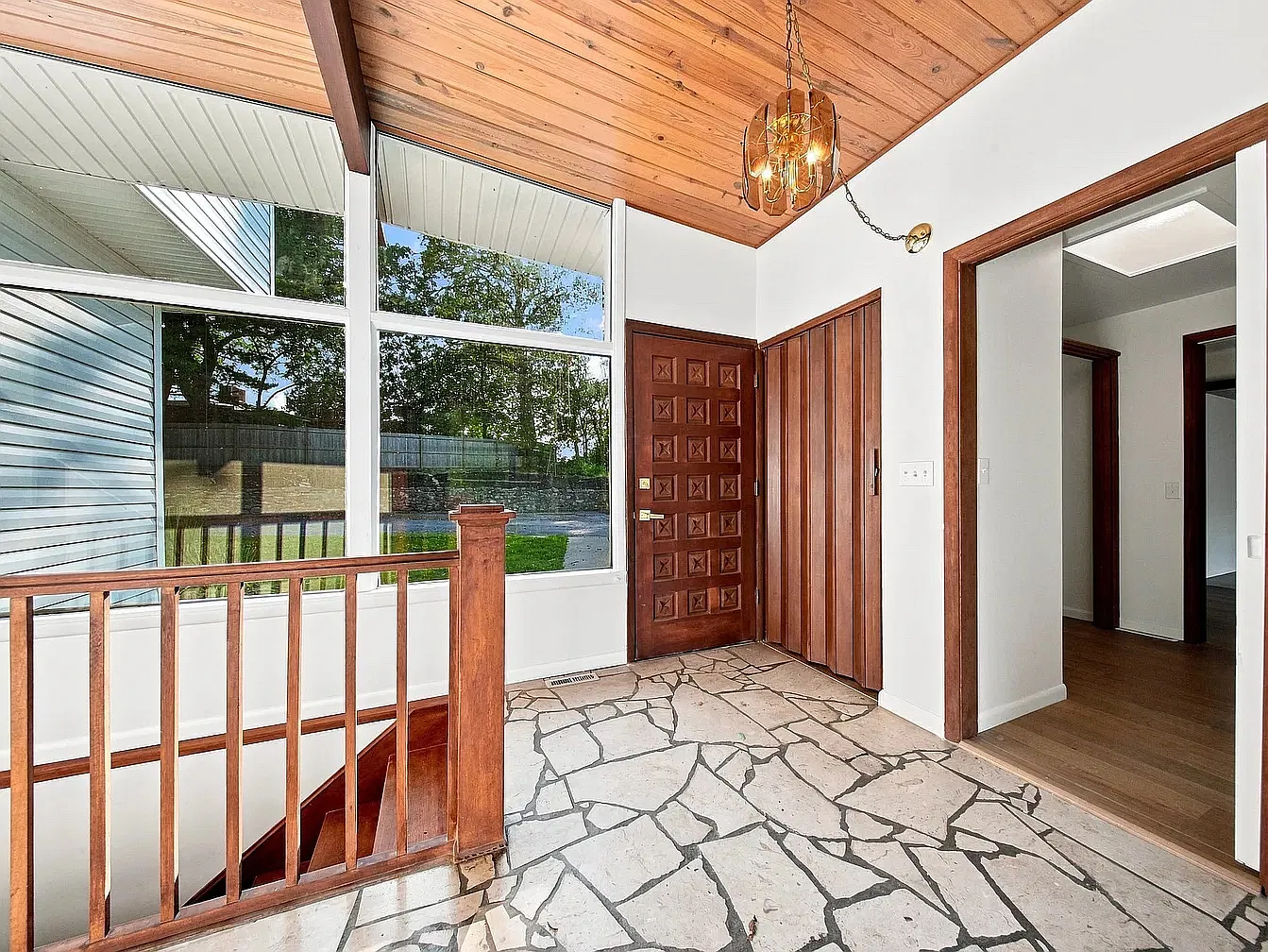 6 bed, 3755 sqft, $2,995 — Photo 3