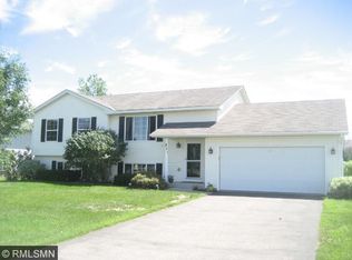 821 Heritage Trl, Belle Plaine, MN 56011
