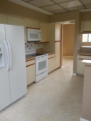 2nd image of 405 Sea Oats Dr APT E