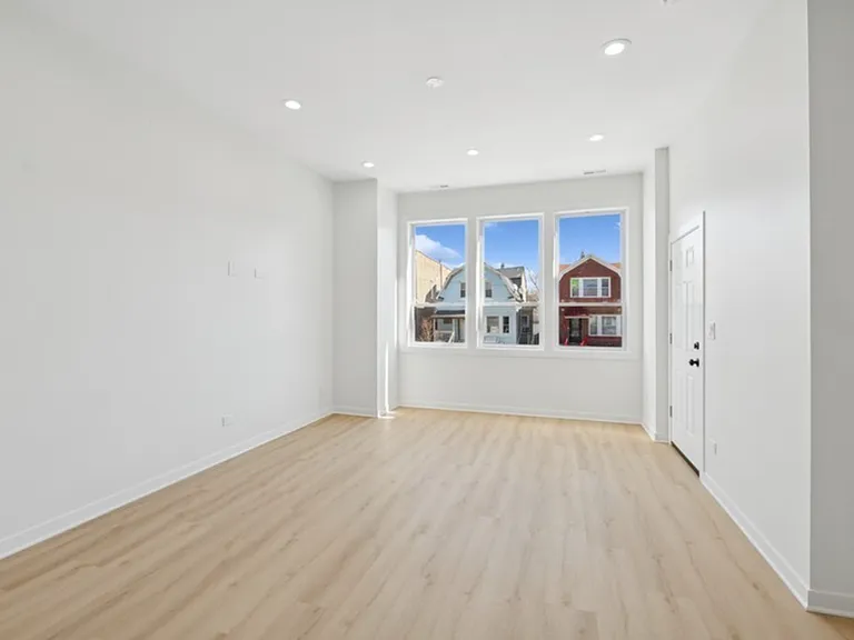 1052 N Central Park Ave #1 — Photo 4