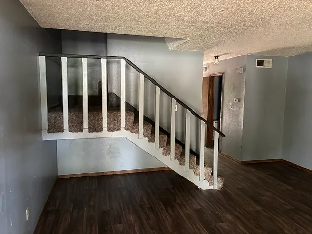 105 Crystal Bnd — Photo 2
