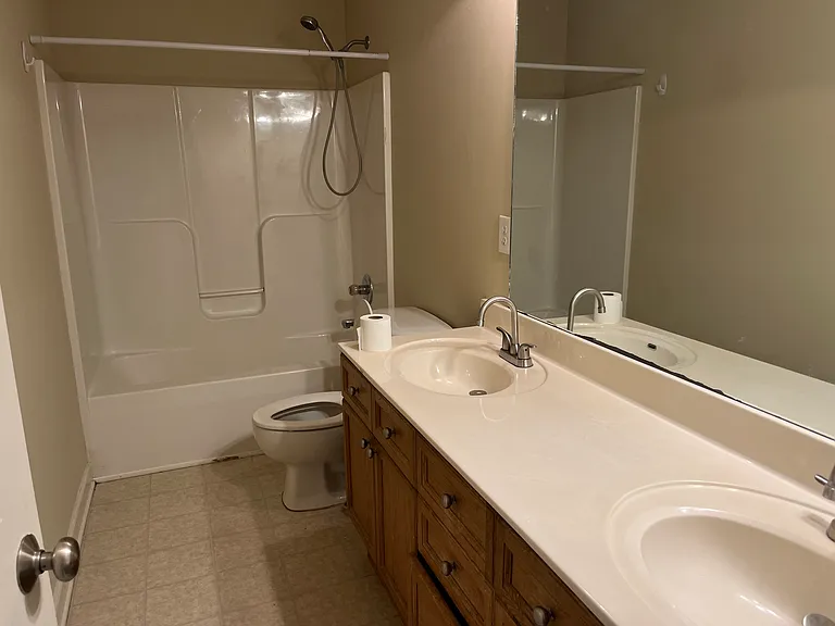 500 Twin Oaks Cir — Photo 3