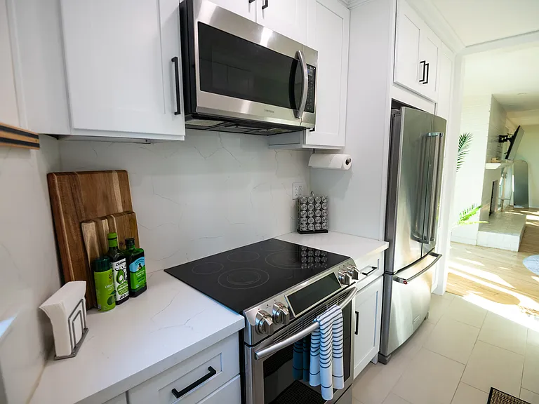 8401 Fountain Ave #4 — Photo 12