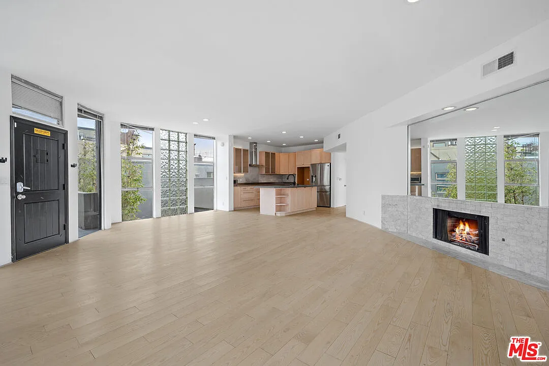 3 bed, 2.0 bath, 1832 sqft, $10,201 — Photo 3