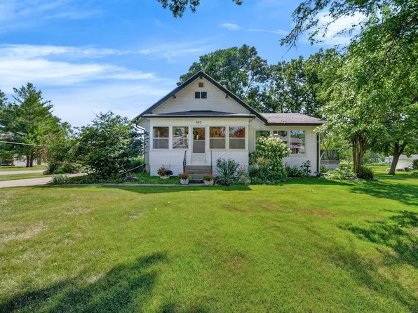 655 2nd St, Waukee, IA 50263