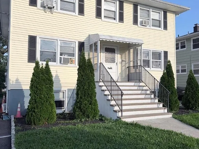 945 Savitt Pl #B3 — Photo 1