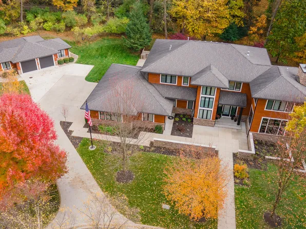 2323 Shelter Pointe Dr, Kalamazoo, MI 49008