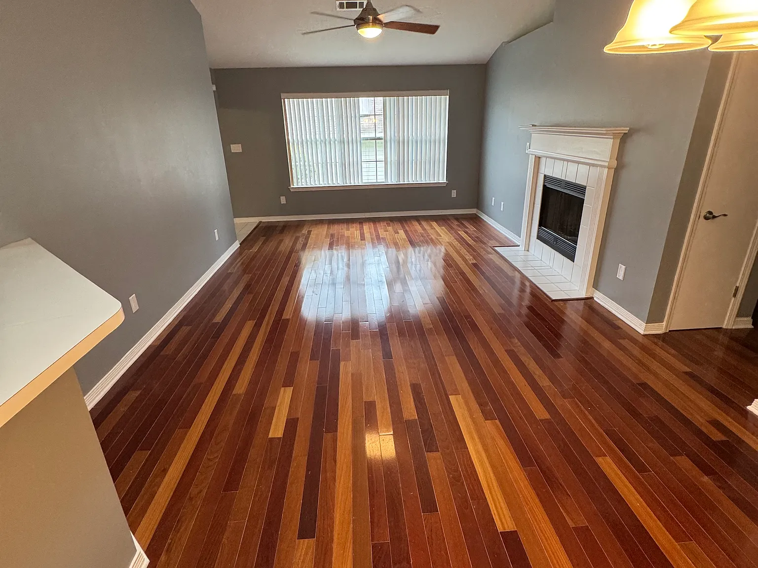 3 bed, 1360 sqft, $1,900 — Photo 2