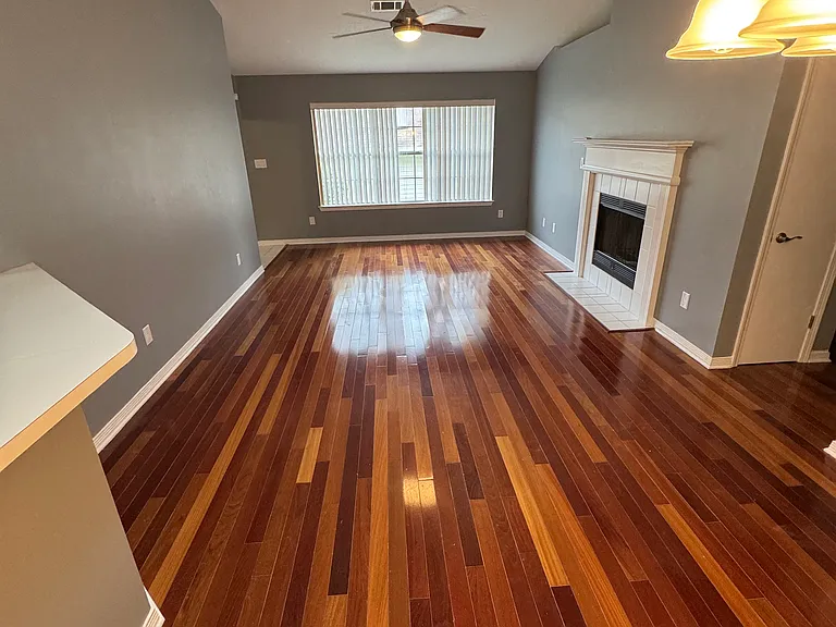 2074 Cambridge Cir — Photo 2