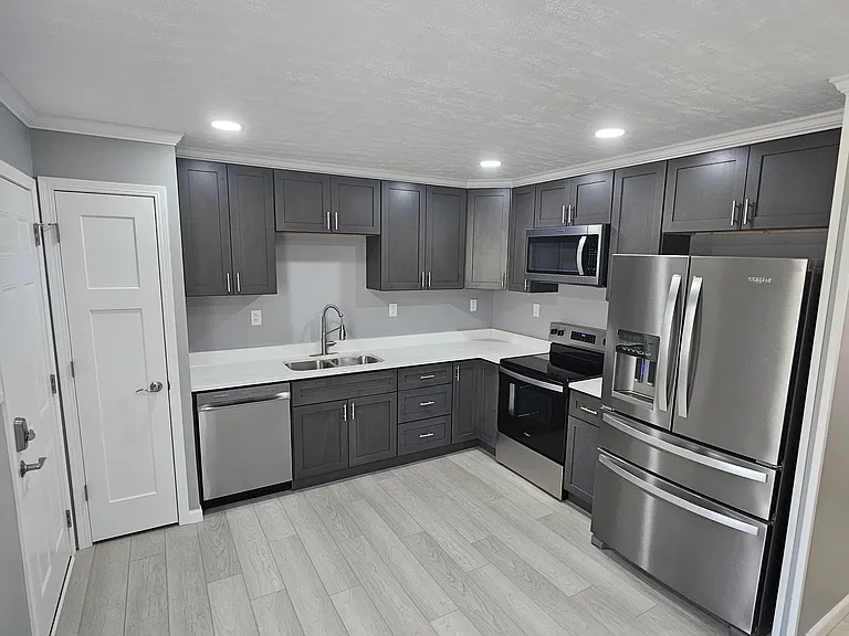 102 Martin Dr — Photo 1