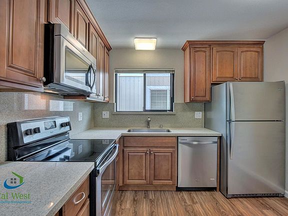 5th image of 428 S 11th St APT 10