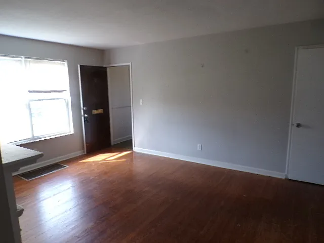 2 bed, 5376 sqft, $1,450 — Photo 4