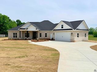 450 Jones Rd, Byron, GA 31008