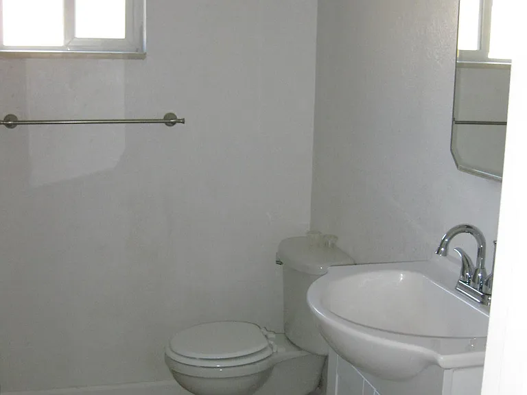 831 Meade St — Photo 4