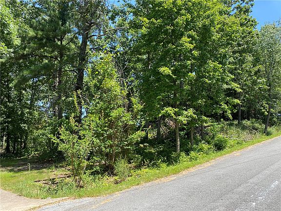 2nd image of Pinehurst Dr #4