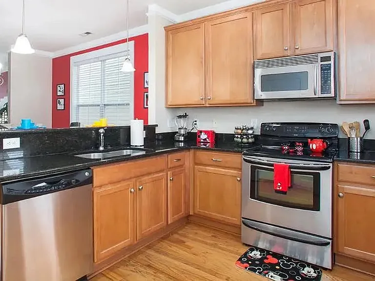 527 Dubois Ct — Photo 8